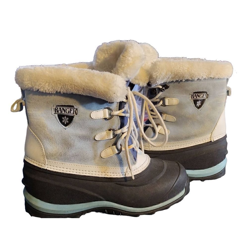 RANGER suede leather snow boots in powder blue suede.
Women's size 3. Slight Dis
